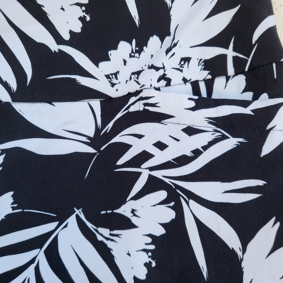 EUC S.C. & Co. Women's Size M Black & White Stretchy Comfy A Line Mini Skirt - Picture 2 of 8